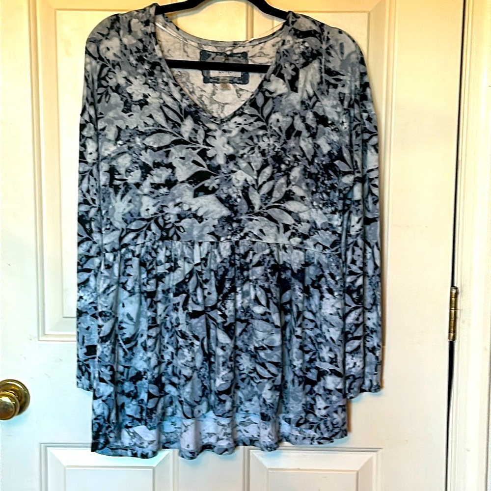 Woman’s Cupid long sleeve top size small
